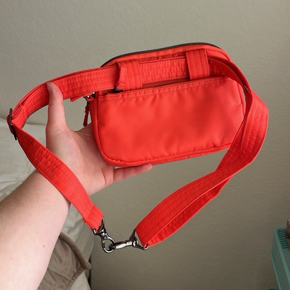 Lug Super Coupe Crossbody/Fannypack Purse - Picture 7 of 9